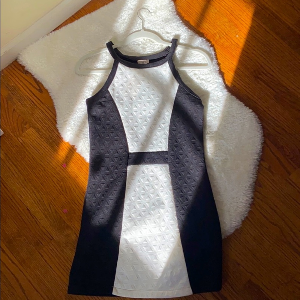 WHITE AND BLACK DRESS, NEVER WORN, TAG STILL ON!